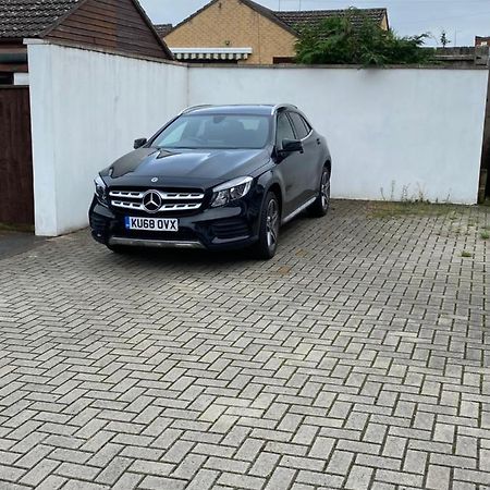 Private Room, Shared Bathroom With One Other, Tea And Coffee Making Facilities, Mini Fridge And Hairdryer, King Sized Bed With Help Yourself Continental Breakfast In Secluded Modern Property With Parking Bornemouth Extérieur photo