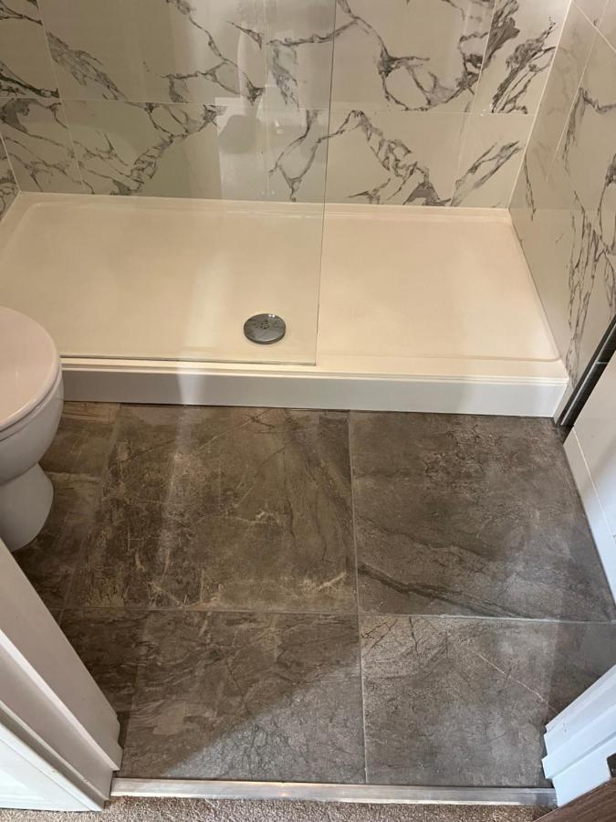 Private Room, Shared Bathroom With One Other, Tea And Coffee Making Facilities, Mini Fridge And Hairdryer, King Sized Bed With Help Yourself Continental Breakfast In Secluded Modern Property With Parking Bornemouth Extérieur photo